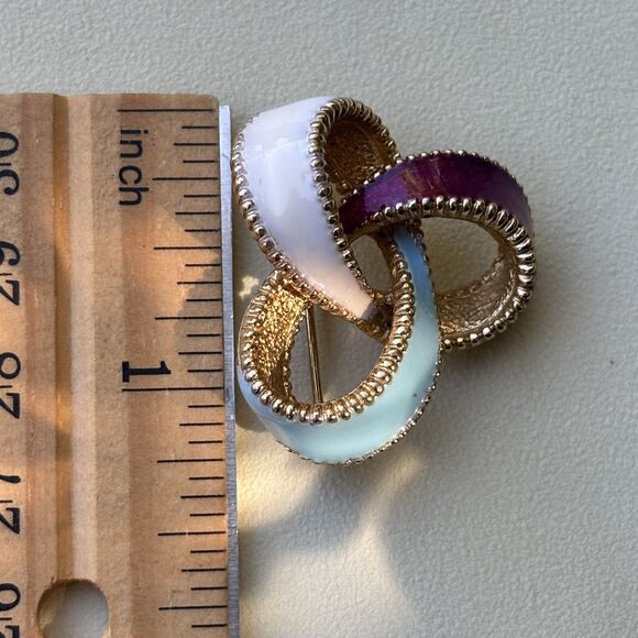 RARE Vintage Ciner Red White Blue Enamel Interlocking Loop Gold Tone Brooch Pin - Picture 4 of 6